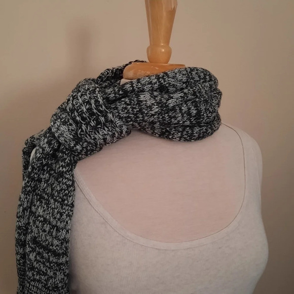 Victoria's Secret Rectangle Knit Multifunctional Scarf Black Grey - Picture 5 of 8